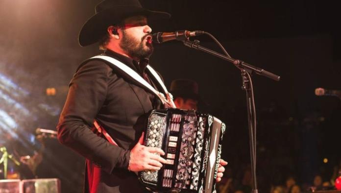 Tengo mis palancas... tunden a vocalista de Intocable por presumir que ya se vacunó contra el COVID-19