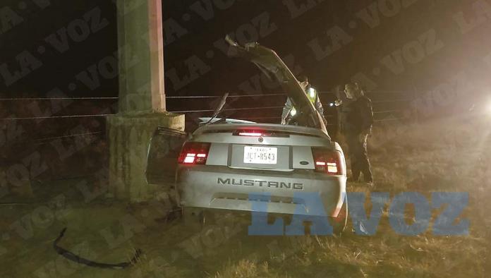 Quedó prensado en su Mustang