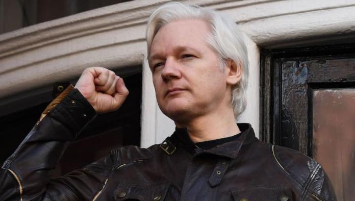 AMLO ofrecerá asilo político a Julian Assange