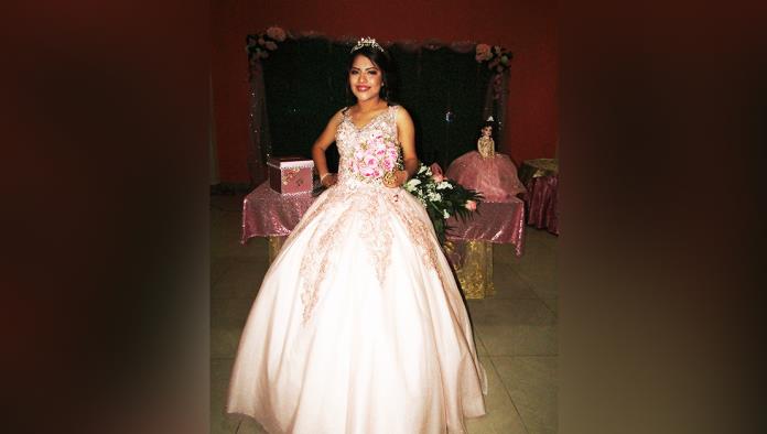 Karla López princesa festeja quinceaños