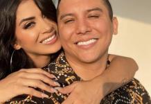 Kimberly Flores hace extraño ritual en tanga para amarrar a Edwin Luna