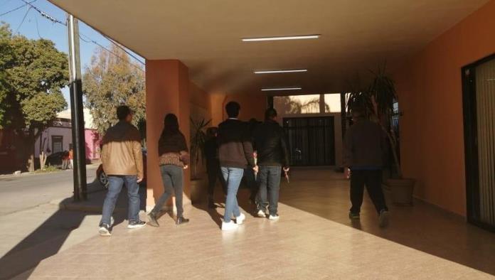 Dan último adiós a maestra que murió en tiroteo en colegio en Torreón