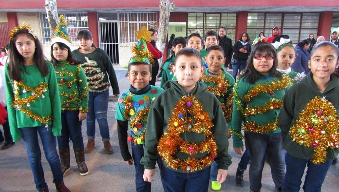 Escuela primaria Modelo clausura el año con festival navideño