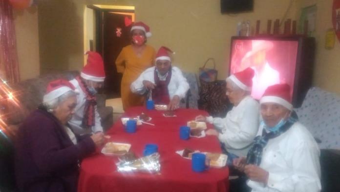Celeban abuelitos Navidad en el asilo de San Buenaventura
