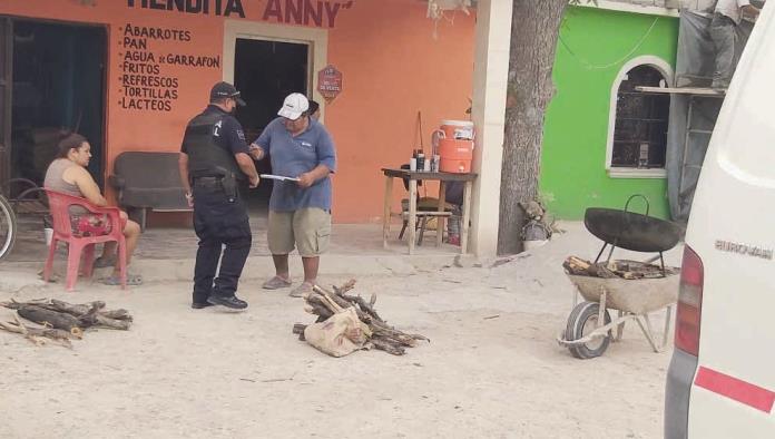 Visitan policías a líderes de colonias