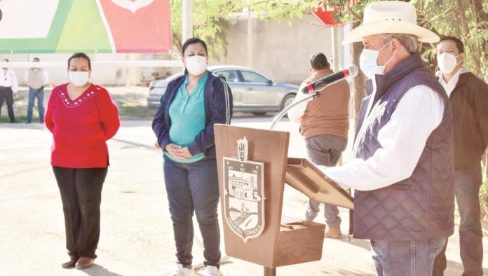 Escucha ‘Lencho’ peticiones de Fronterenses