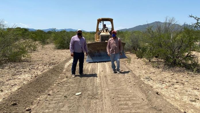 Supervisan caminos  para obras de agua