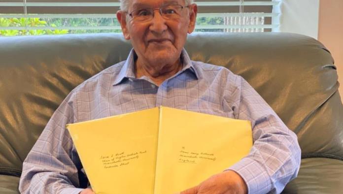 Abuelito de 104 años termina su tesis y resuelve problema de dos siglos de antigüedad