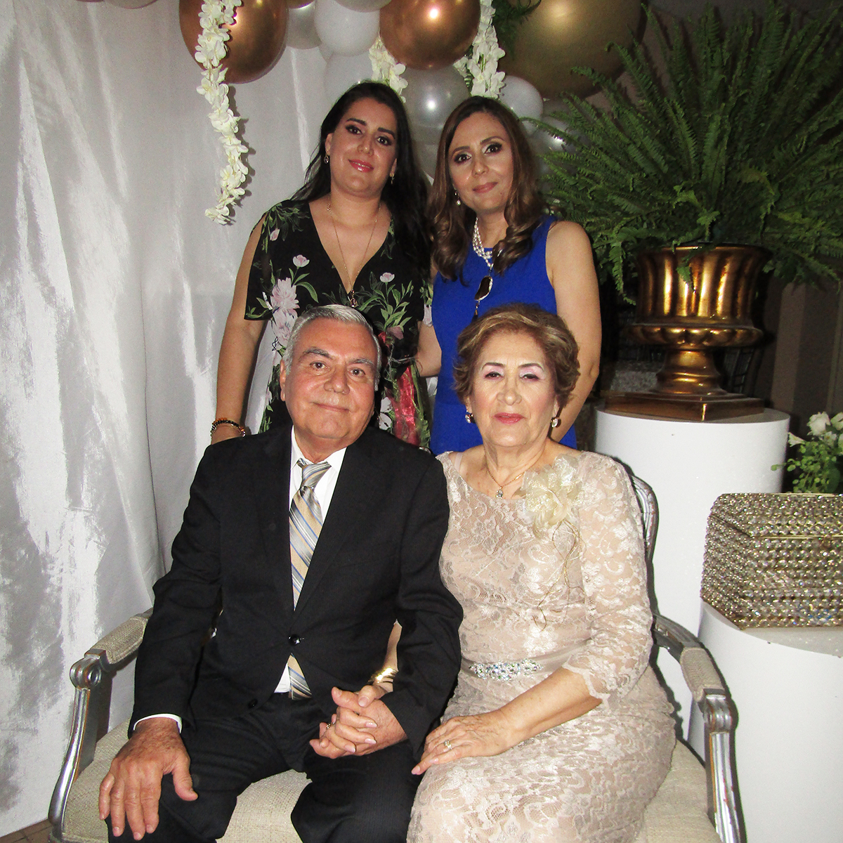 Luis Meléndez y Bertha Lozano celebran boda de oro