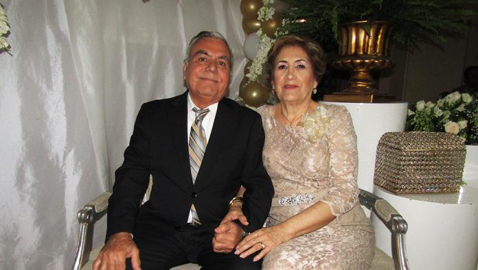 Luis Meléndez y Bertha Lozano celebran boda de oro