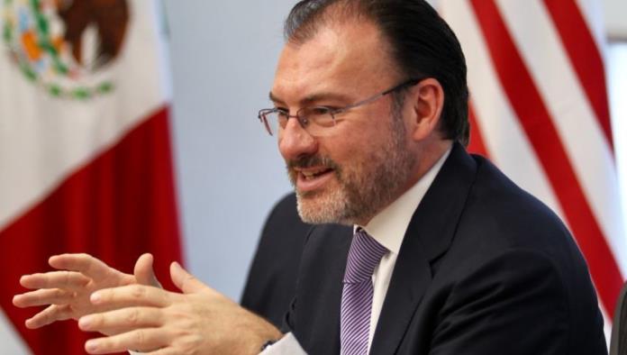 FGR pide orden de aprehensión contra Videgaray; lo acusa de traición a la patria