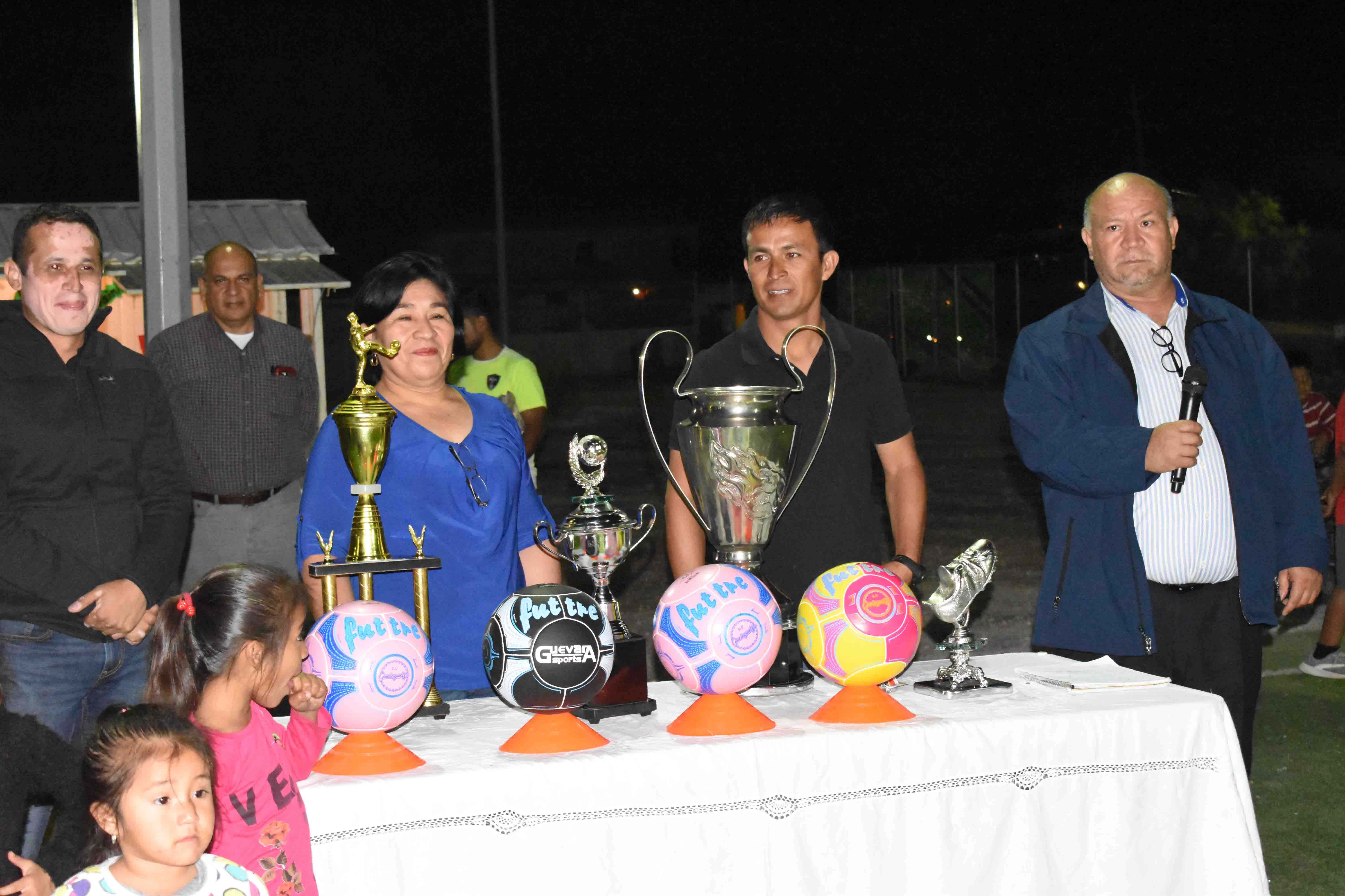 Cadena promotor de futbol en la colonia Independencia