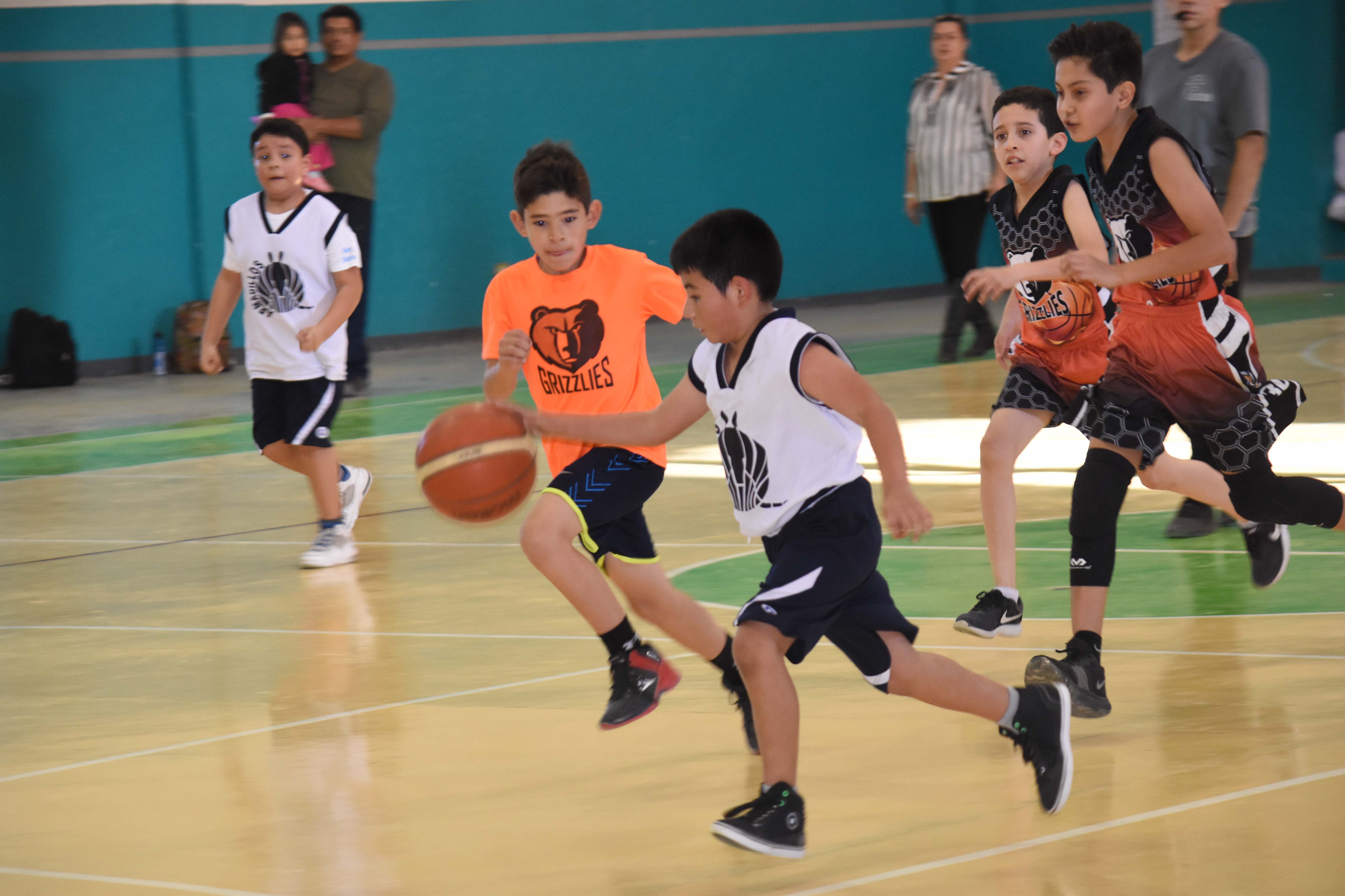 Grizzlies gana en la infantil