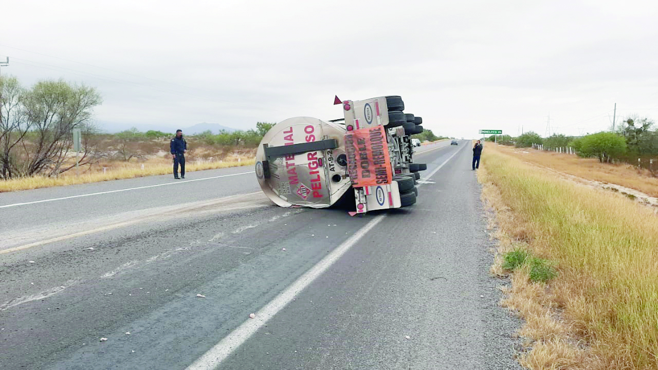 Vuelca pipa en la 53