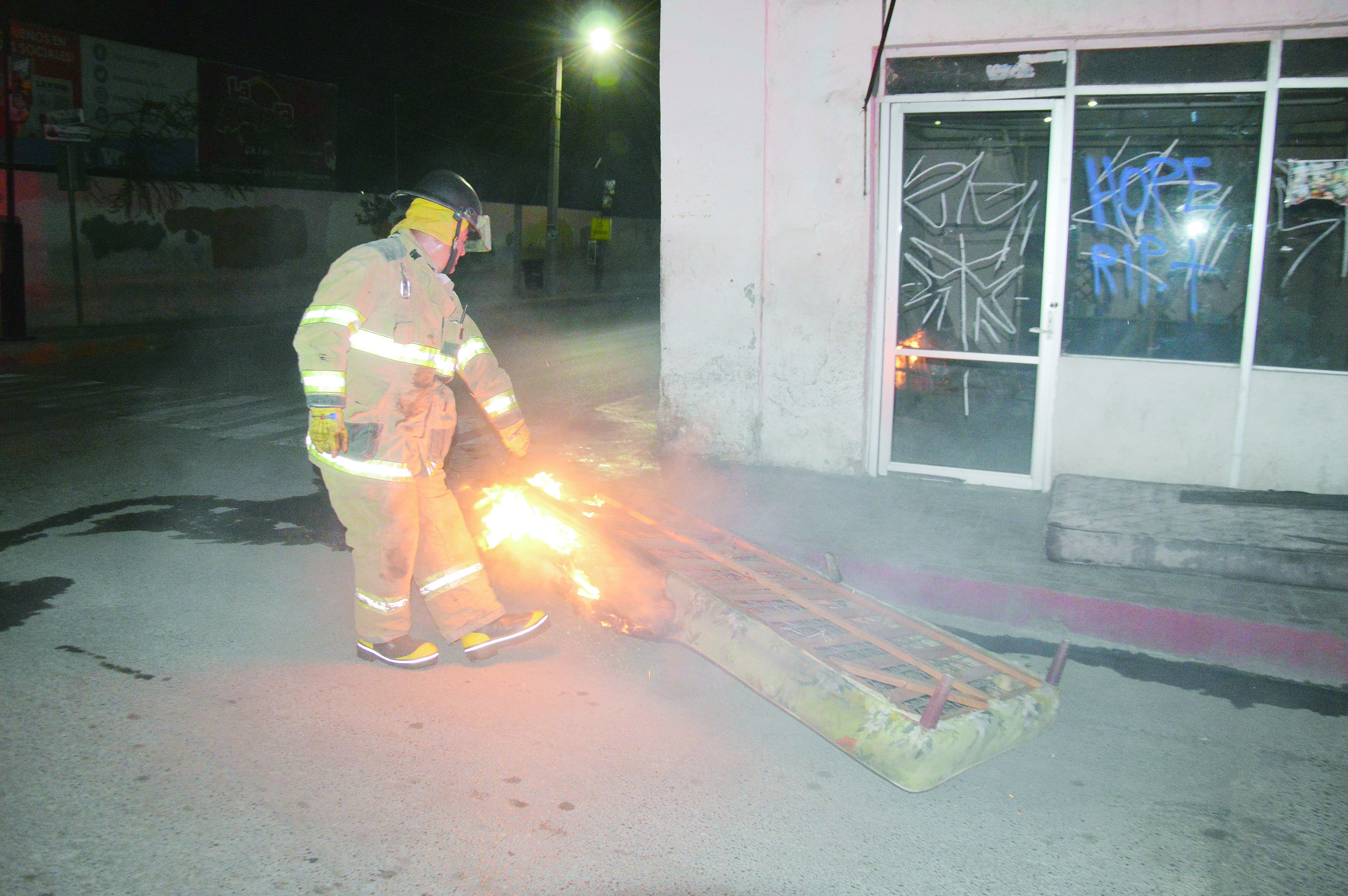 Corto en joyería  desata incendio