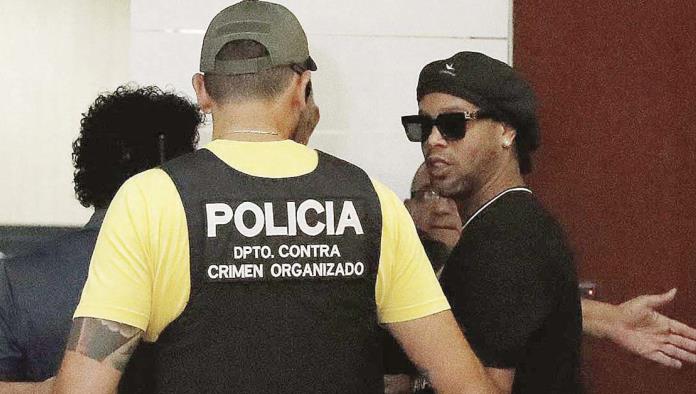 Pasaporte falso de Ronaldinho fue un ‘obsequio’