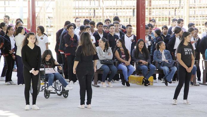 Deben padres aceptar revisión de mochilas