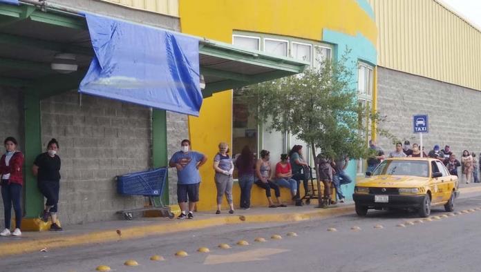 Instalan mercados túneles sanitizantes