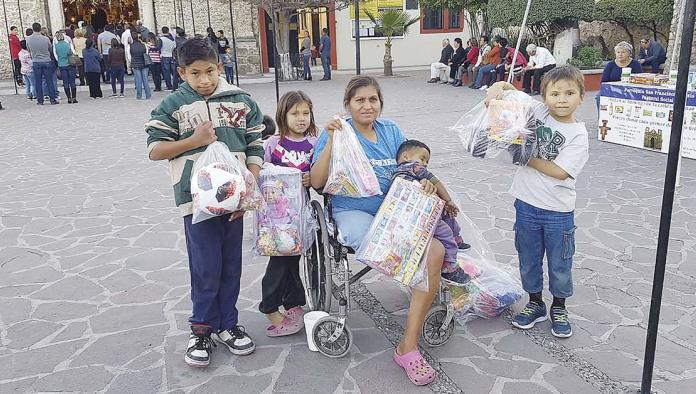 Entregan colecta de Jornada de Caridad