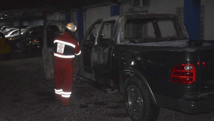 200 mil pesos en daños por incendio de autos