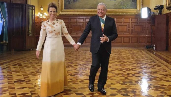Así vistió la esposa de Andrés Manuel López Obrador en el Grito de Independencia