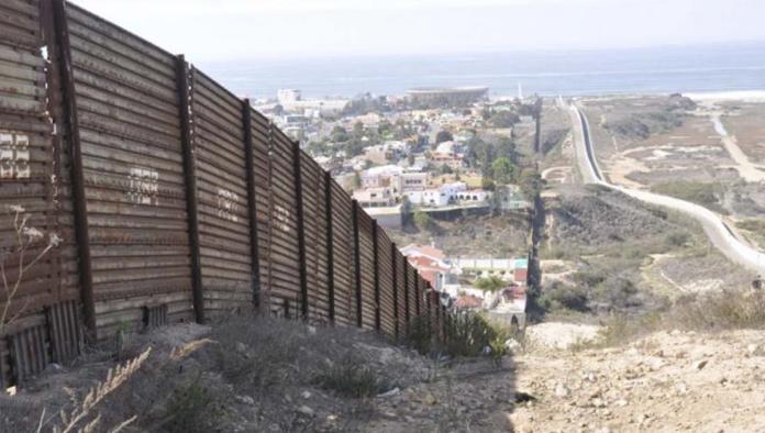 Tormenta Hanna erosiona suelo de muro fronterizo entre México y EU