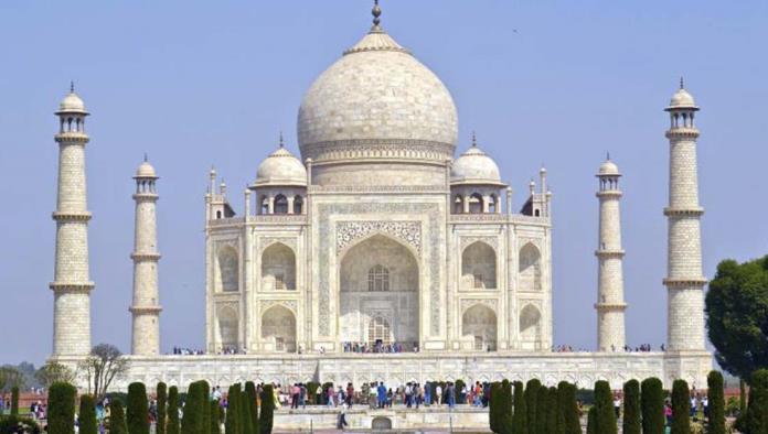 Taj Mahal recibe a sus primeros visitantes pese al aumento de casos Covid-19