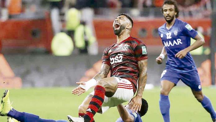 Flamengo sufre... pero avanza
