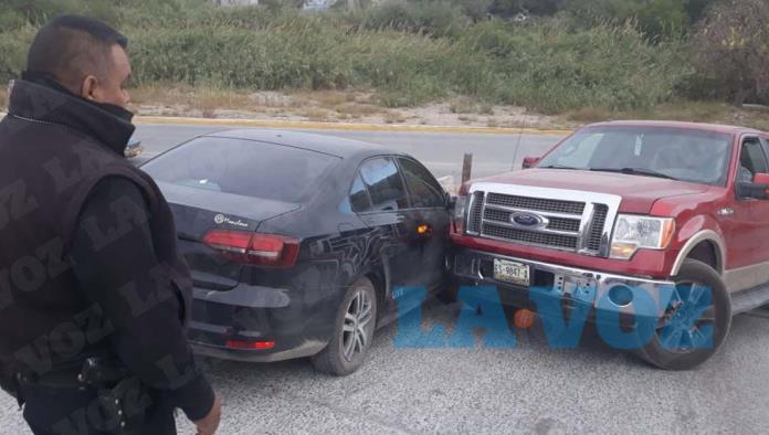 Invade carril en ‘bajadita’