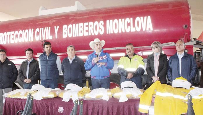 Reciben Bomberos nuevo equipamiento