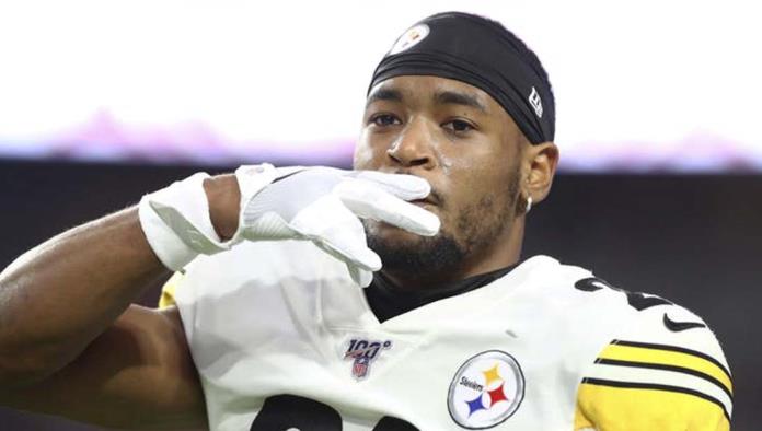 Steelers corren a Kameron Kelly