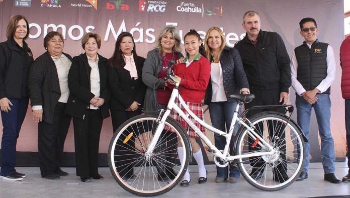 Dona ‘World Vision’ bicicletas a alumnos