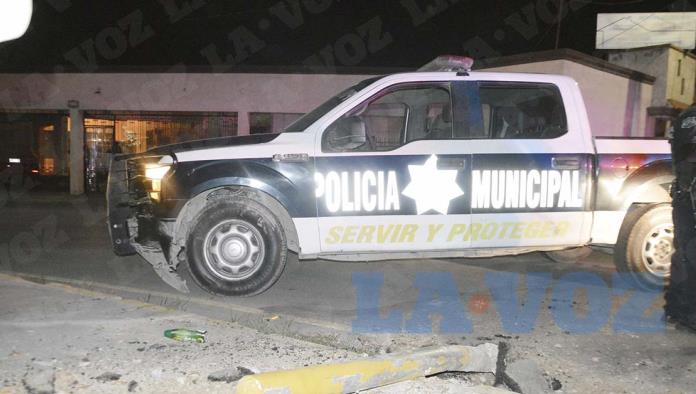 Destrozan Policías patrulla en persecución