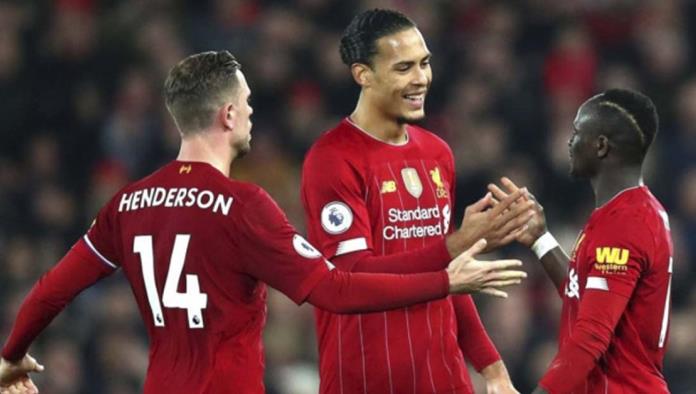 Liverpool vence con polémica a los Wolves