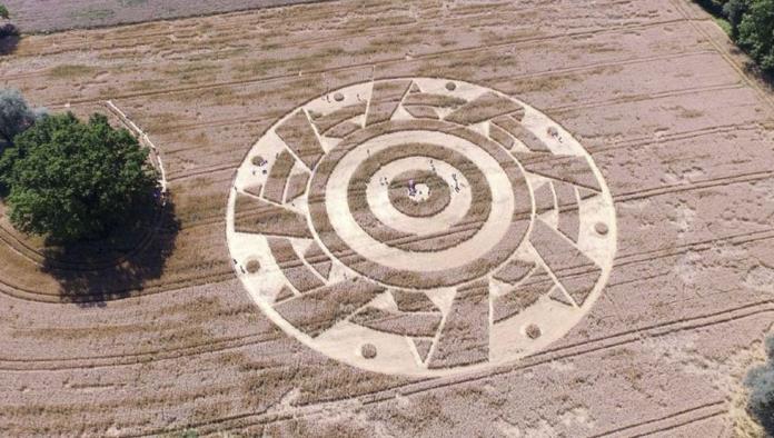 Aparece misterioso círculo en campo de Alemania; lo asocian con extraterrestres