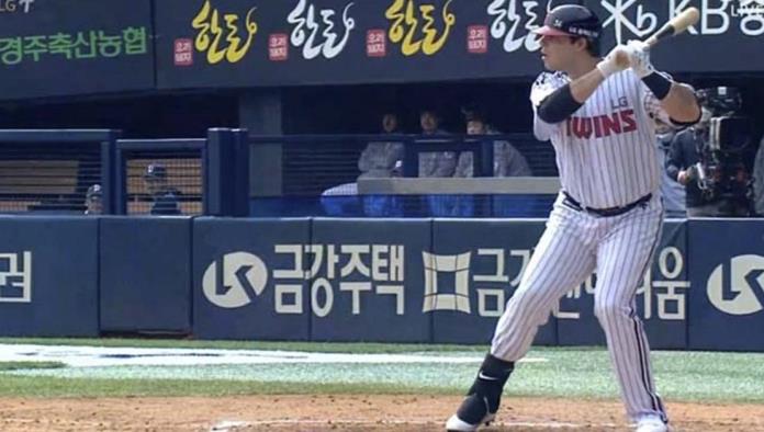 Destaca Roberto Ramos en el béisbol coreano