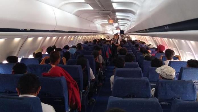 Sale de México segundo avión con destino a Honduras y 109 personas a bordo