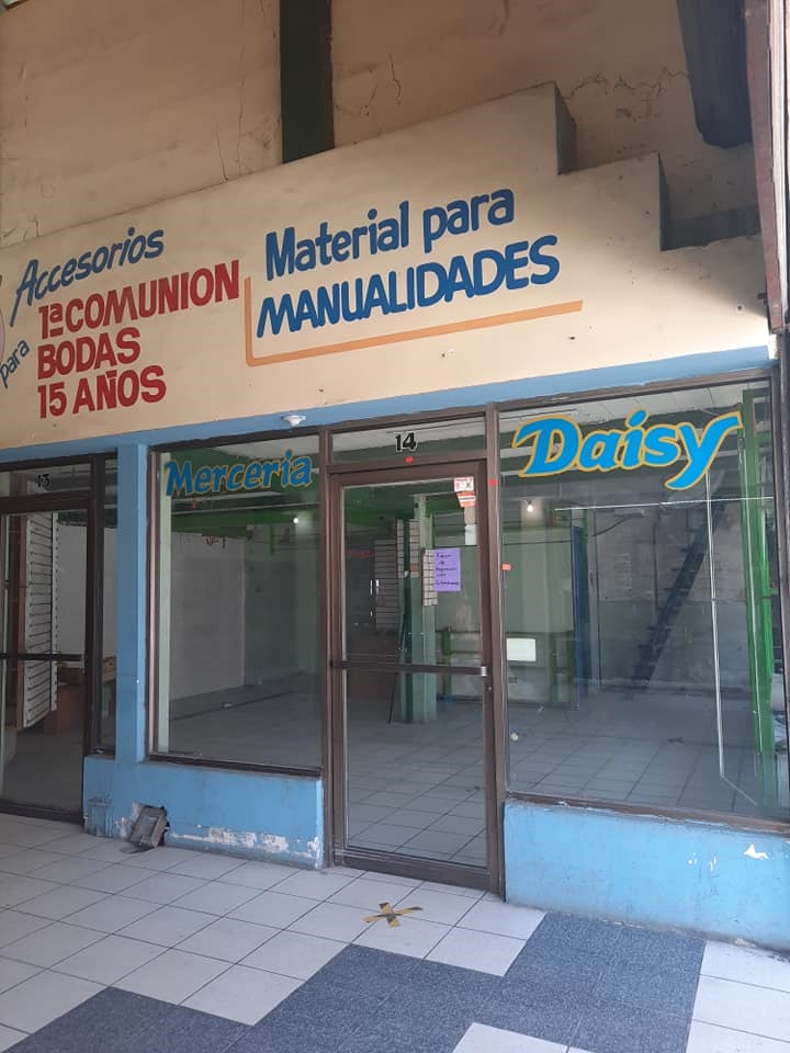 Agonizan papelerías y mercerías