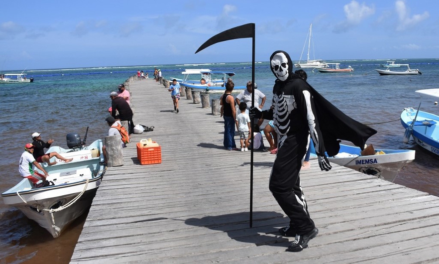 La muerte persigue a turistas en playa de Quintana Roo por coronavirus