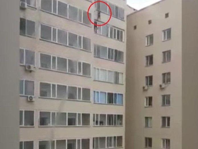 Niño muere al caer 20 pisos desde su apartamento