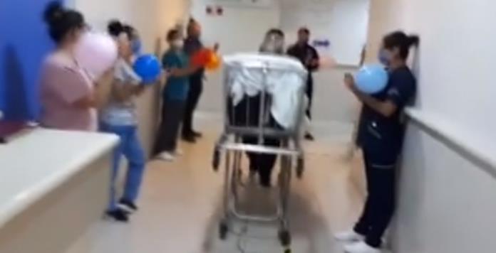 “¡Si se pudo, sí se pudo!”: Abuelito de 96 años sobrevive al COVID-19 en Querétaro (VIDEO)