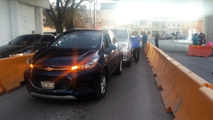 Paisano provoca alboroto en fila del Puente Internacional 1