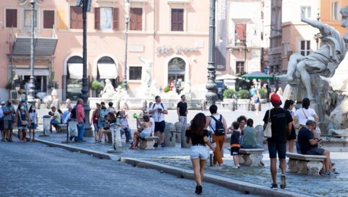 Obligan a jóvenes de Italia a buscar trabajo después de graduarse