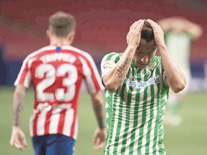 Andrés Guardado se rompe ante el Atlético