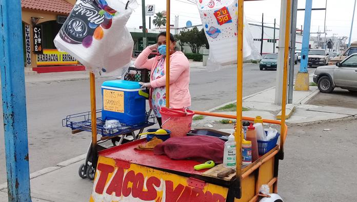 Desesperados comerciantes ambulantes