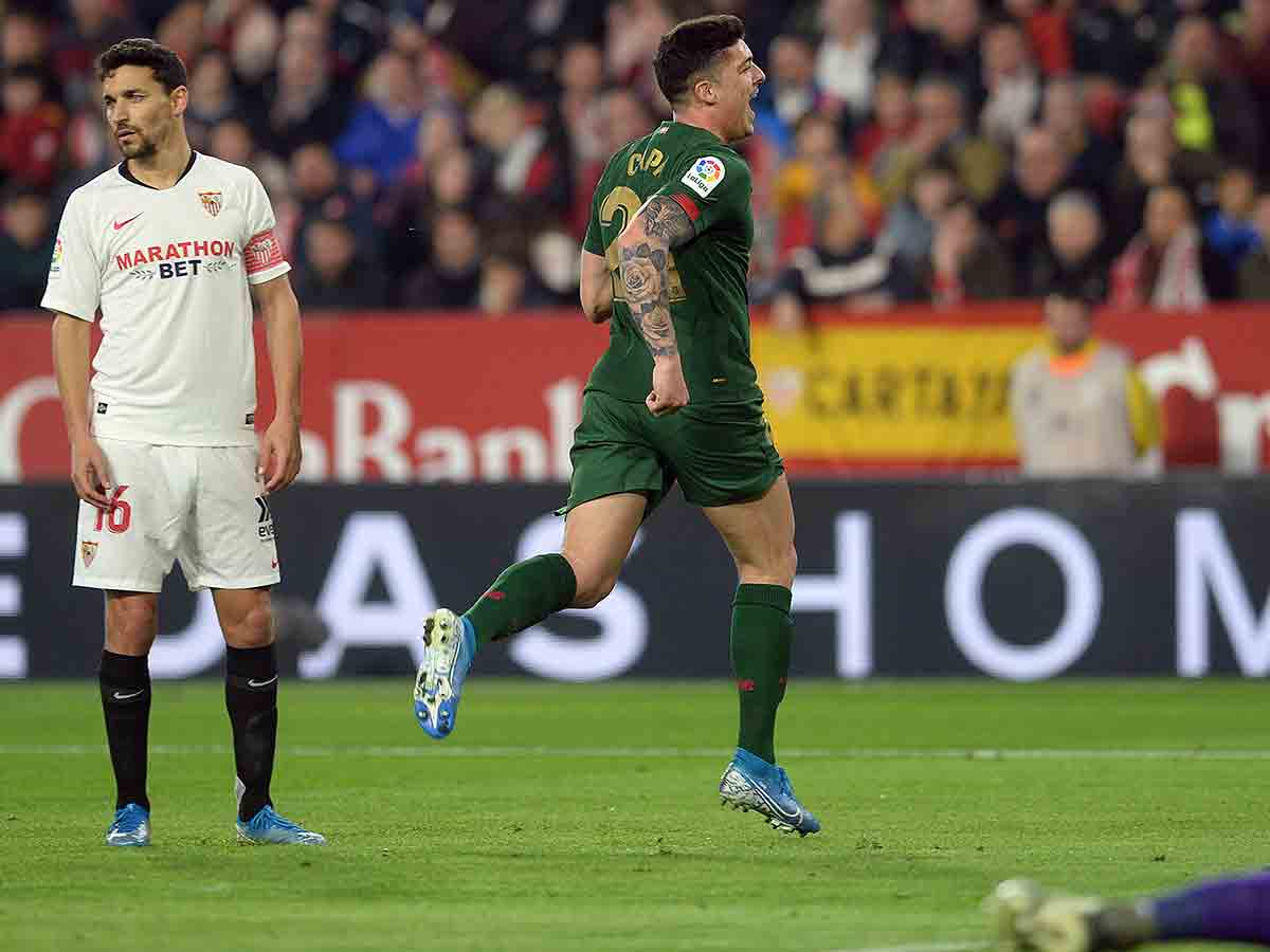 Sevilla rescata empate sin ‘Chicharito’