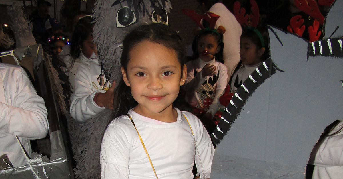 Escuela primaria Modelo clausura el año con festival navideño