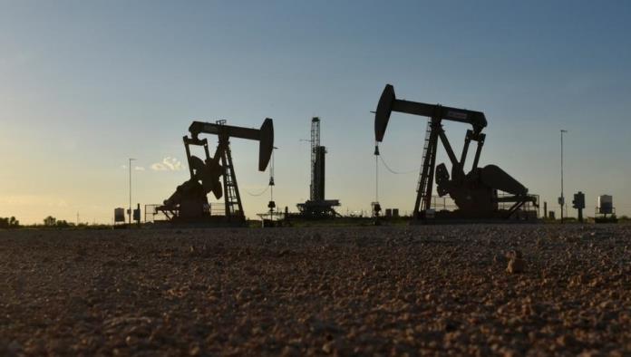 Petróleo cae ante posible aumento en producción de Arabia Saudita