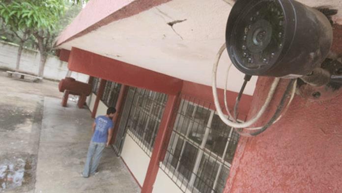 Instalan alarma en  escuelas