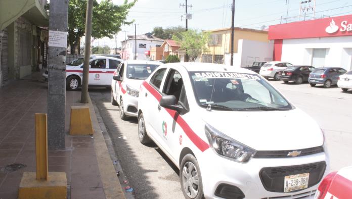 Piden denunciar  abuso de taxistas 